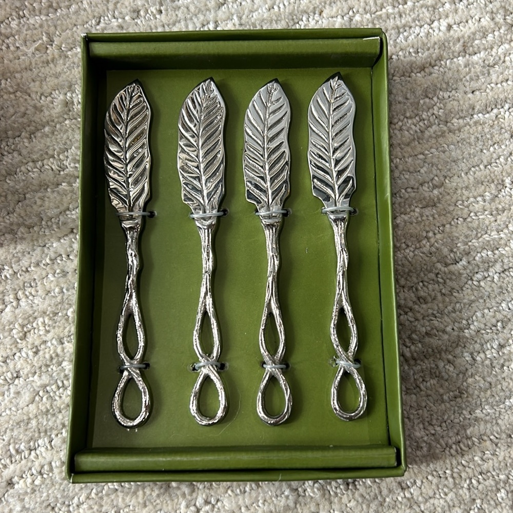 Set of 4 Foliage Spreaders